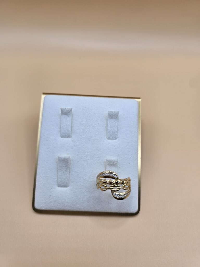 Luxury Link Ring Size 7 10K
