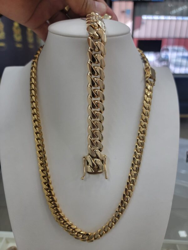 Cuban Link 10K 9.8mm 22L